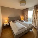 Yacht Apartament *